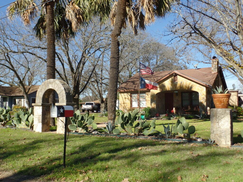 07 - Casinha na cidadezinha de Bowrne, nas proximidades San Antonio - Texas, EUA
