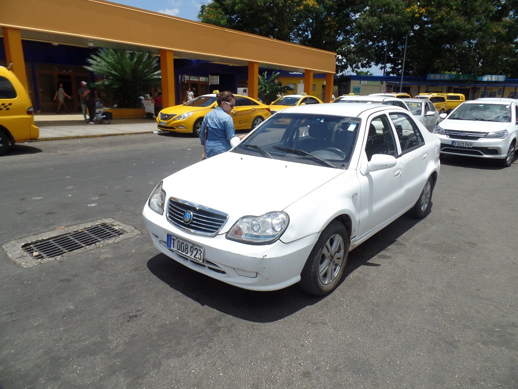 Carro alugado em Cuba, pela Havanautos-Cubacar